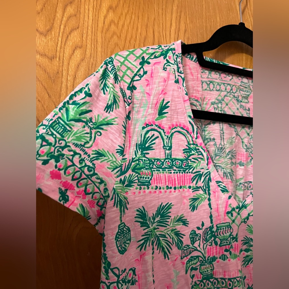 Lilly Pulitzer Etta V neck Mandevilla Baby Always Worth It tee M - Picture 5 of 9